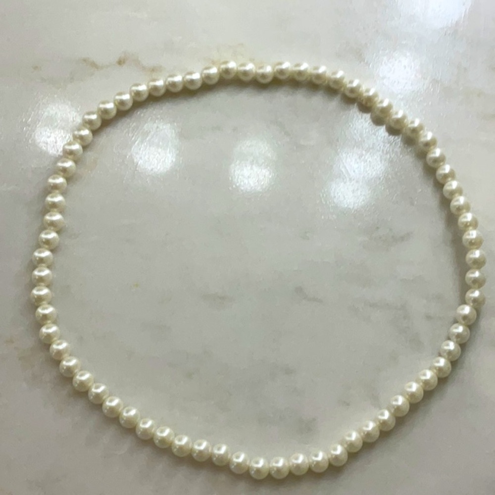 Elegant Pearl Necklace